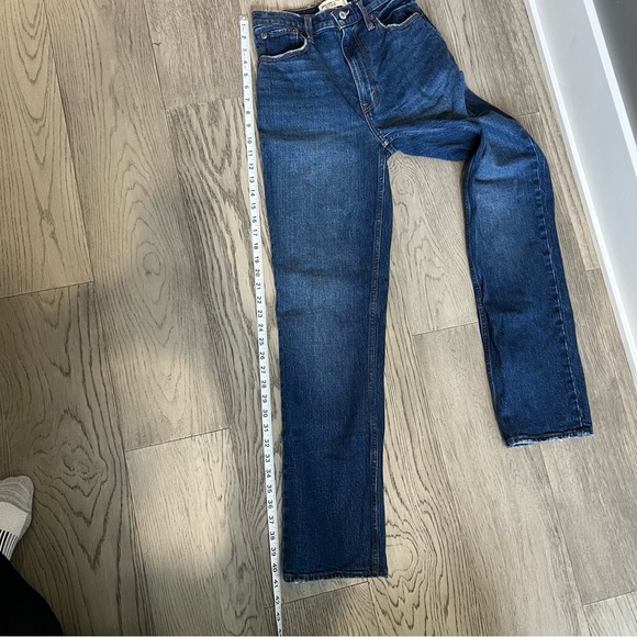 Abercrombie & Fitch 90s Straight Ultra High Rise Medium Wash Blue Jeans - Picture 9 of 11